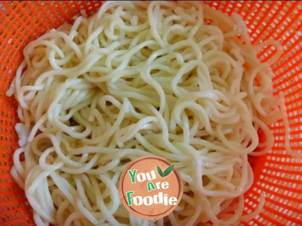 【 eat cold noodles in a different way 】 cold noodles with tomato and sesame paste