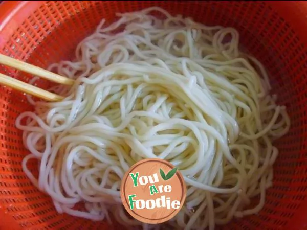 【 eat cold noodles in a different way 】 cold noodles with tomato and sesame paste