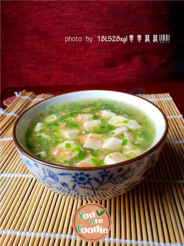 Green vegetable ham tofu soup