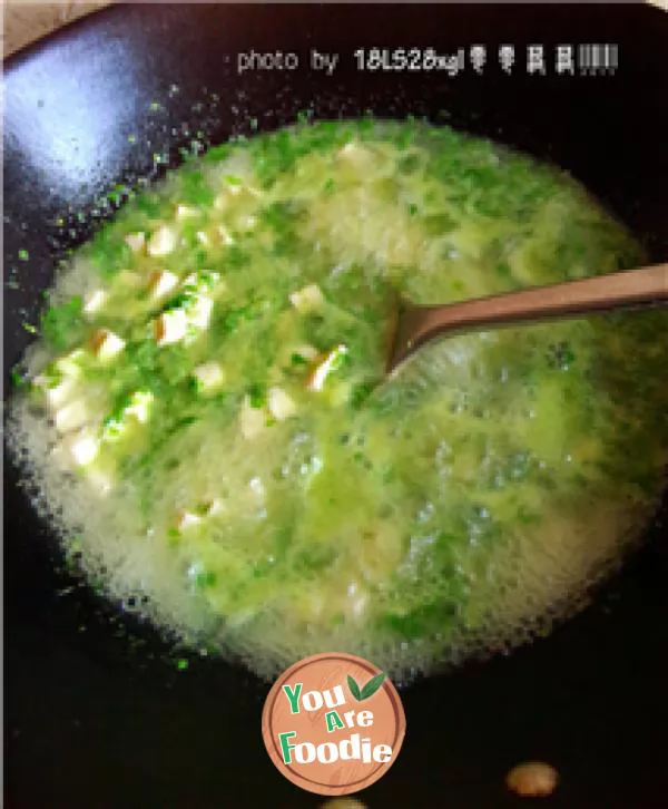 Green vegetable ham tofu soup