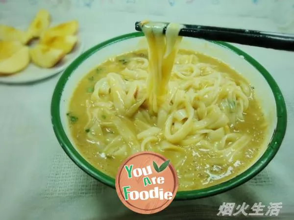 Rice noodles in pea soup