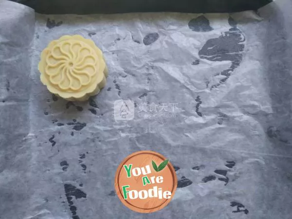 Double egg yolk moon cake