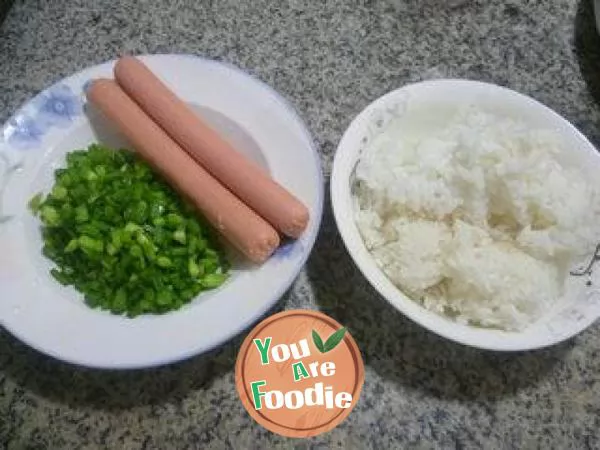 Fried rice with chives and pork intestines