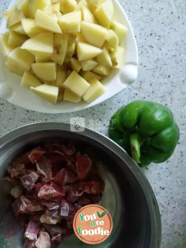 Stewed beef with potato and green pepper