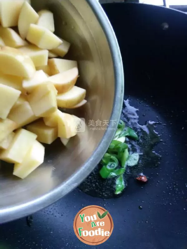 Stewed beef with potato and green pepper