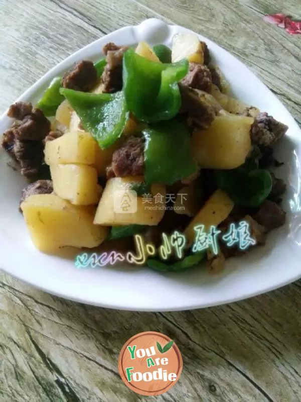 Stewed beef with potato and green pepper