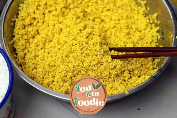 Decipher the natural five color glutinous rice of Zhuang Nationality