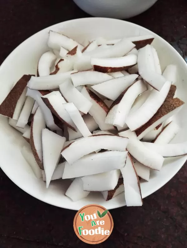 Stewed coconut and black bean soup with cow tail