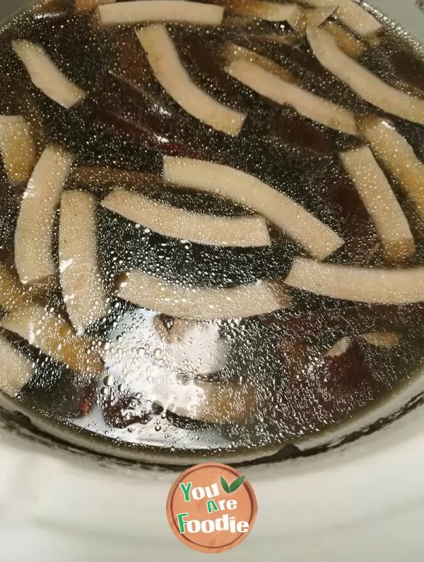 Stewed coconut and black bean soup with cow tail