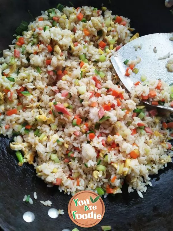 Fried rice with colorful eggs