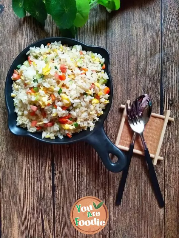 Fried rice with colorful eggs