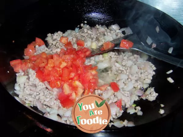 Spaghetti with tomato and minced meat