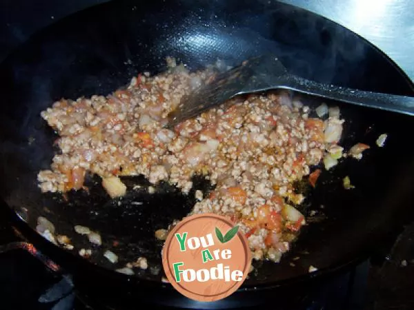 Spaghetti with tomato and minced meat
