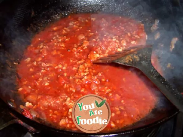 Spaghetti with tomato and minced meat