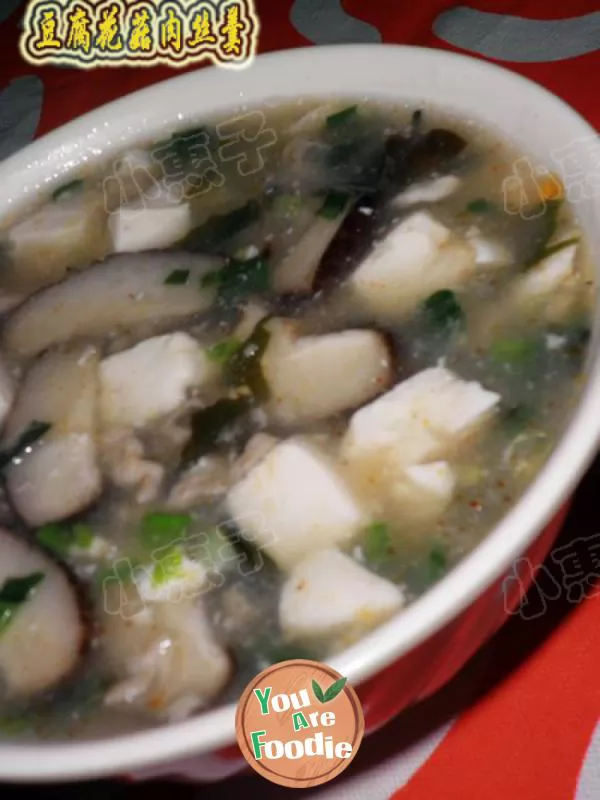 Home-style-appetizer-soup------bean-curd,-mushroom-and-shredded-meat-soup