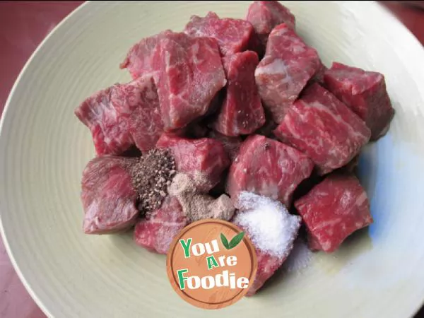 Red wine beef with garlic seeds