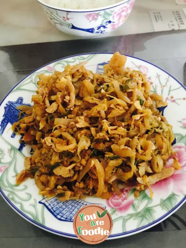 Shredded pork with pickled cabbage