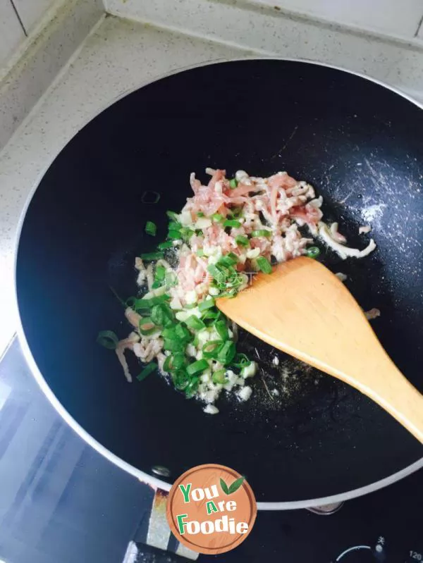 Shredded pork with pickled cabbage