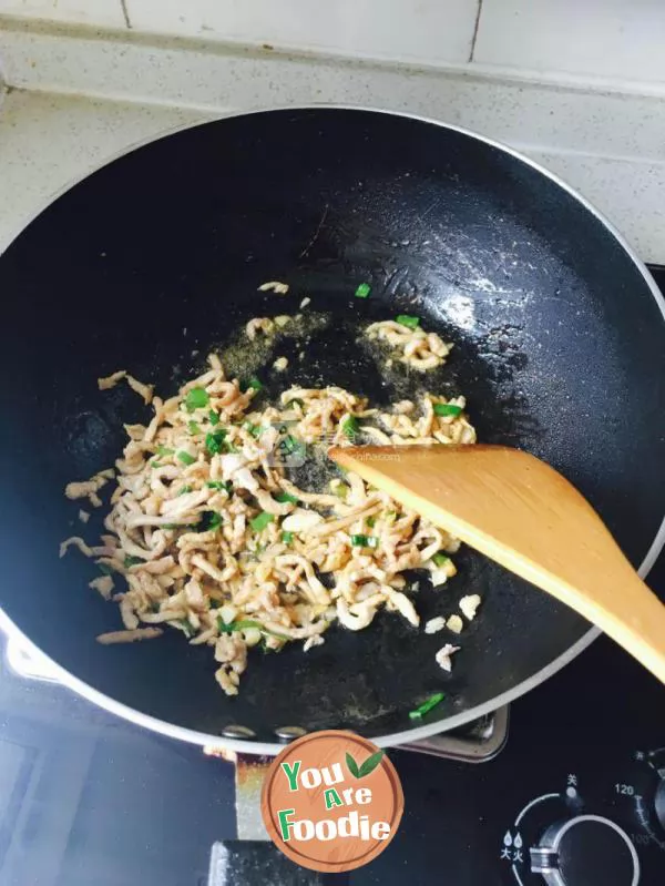 Shredded pork with pickled cabbage