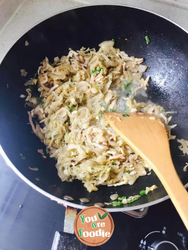 Shredded pork with pickled cabbage