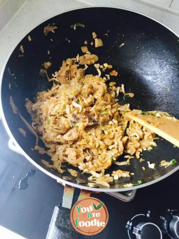 Shredded pork with pickled cabbage