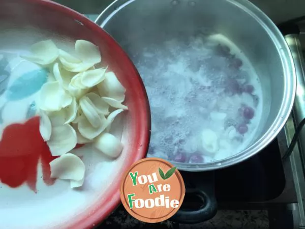 Rice dumplings with ginger, potato and Lily