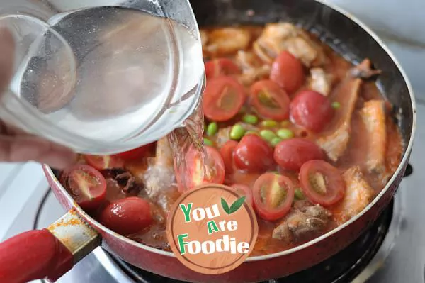 Spare ribs in tomato sauce