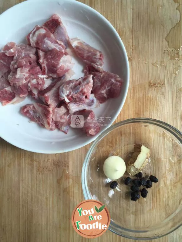 Steamed spareribs with minced garlic and black bean sauce