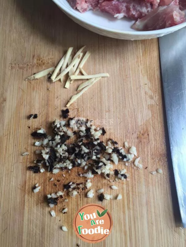 Steamed spareribs with minced garlic and black bean sauce