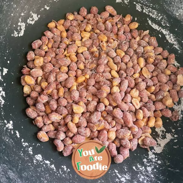 Baked peanuts with salt