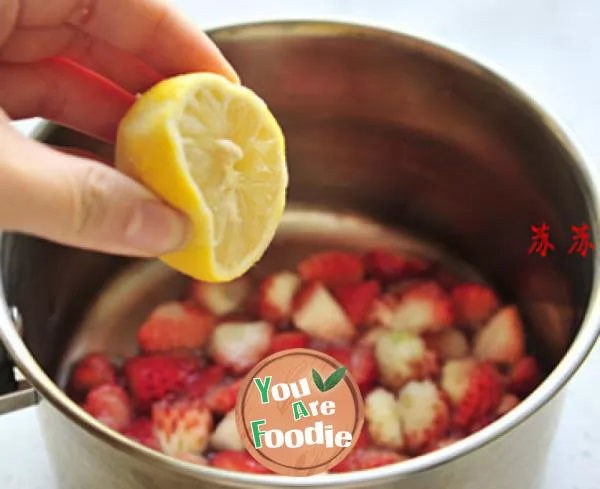 Innovative dish on the new year's table [fresh, tender and invincible fruit flavored three cup chicken]