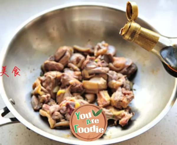 Innovative dish on the new year's table [fresh, tender and invincible fruit flavored three cup chicken]