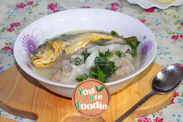 Wonton in yellow croaker soup