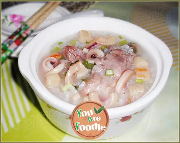 Nourishing beauty and stomach congee -- squid and spareribs congee