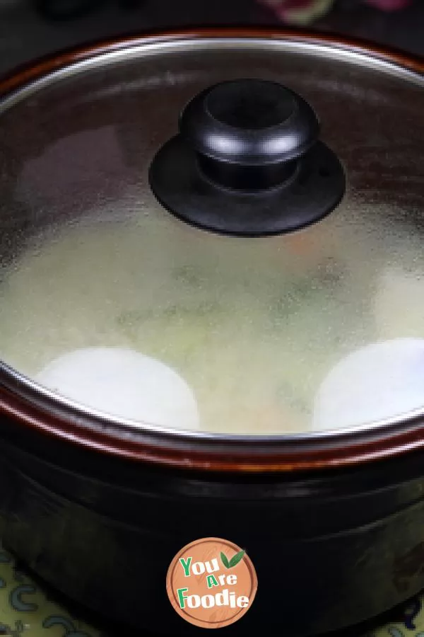 Soup -- stewed spareribs with litchi preserved eggs