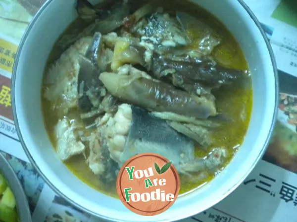 Stewed eggplant with fish head