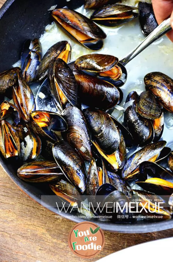 Blue-mussels-cooked-with-rum-and-butter