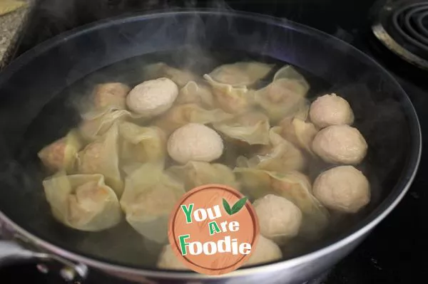 Wonton meatball soup