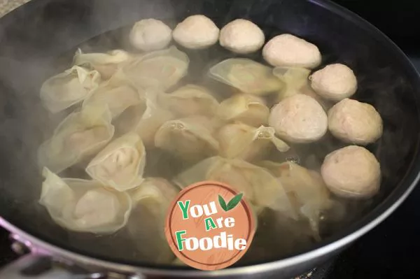 Wonton meatball soup