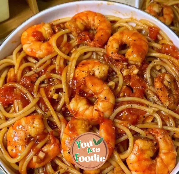 Spaghetti with tomato and shrimp