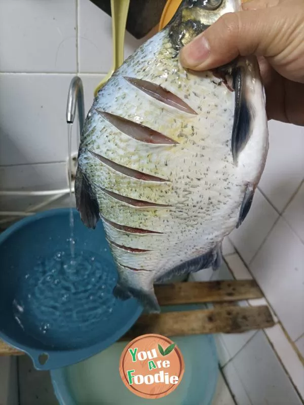 Braised bream in brown sauce