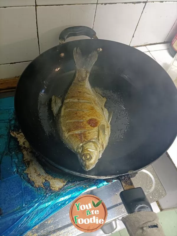 Braised bream in brown sauce