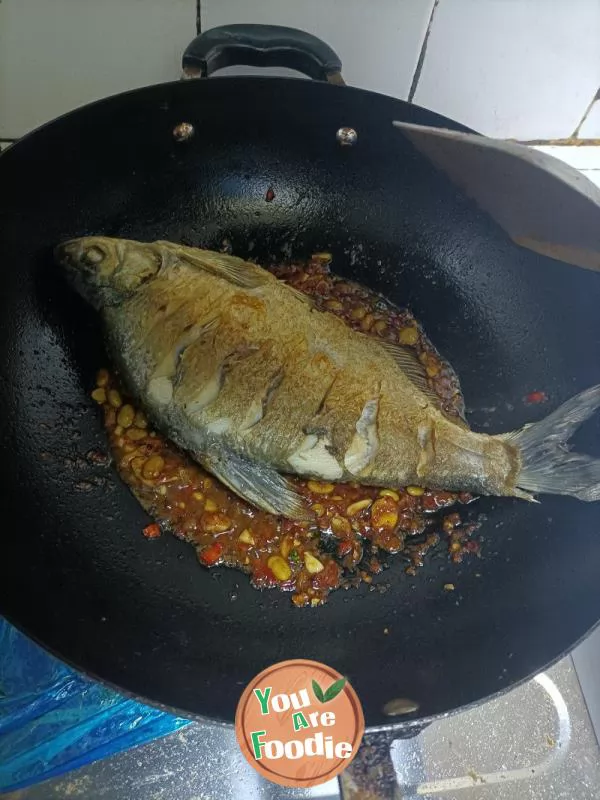 Braised bream in brown sauce