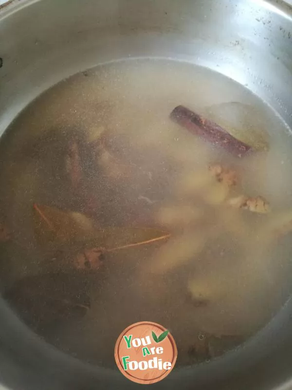 Hot and sour chicken feet in cold sauce