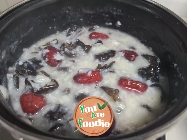 Black Fungus and Red Date Congee