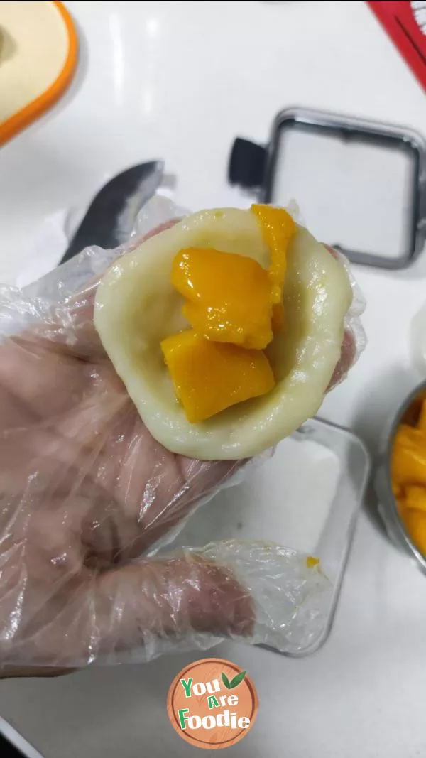 Mango glutinous rice balls