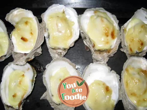 Grilled oysters with salad dressing