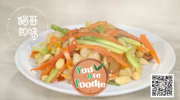 Children's favorite fried shrimp with asparagus and cashew nuts