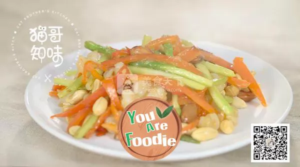 Children's favorite fried shrimp with asparagus and cashew nuts