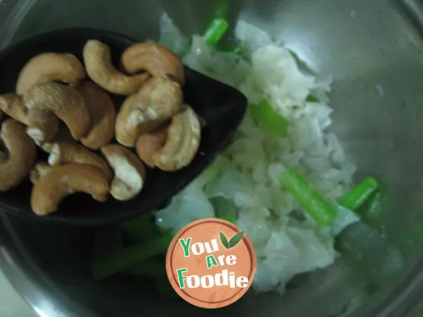 Cashew nuts, snow fungus and celery